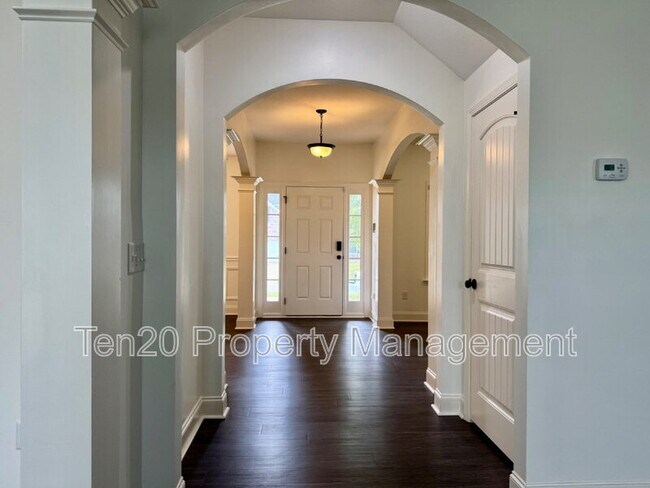 Building Photo - 5037 Lexington Ln