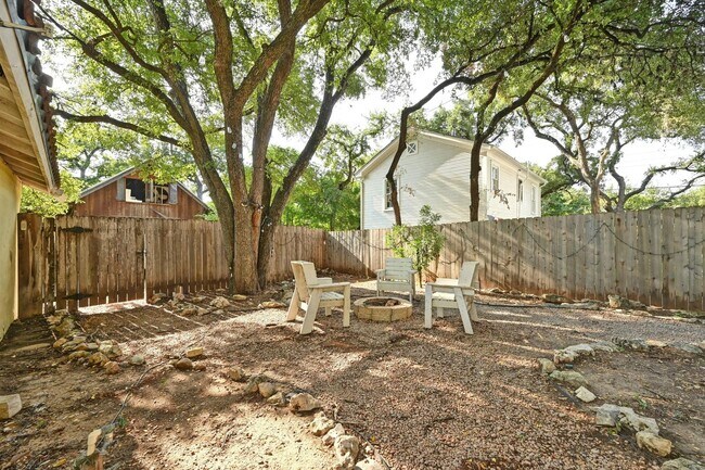 Building Photo - 2829 San Gabriel St