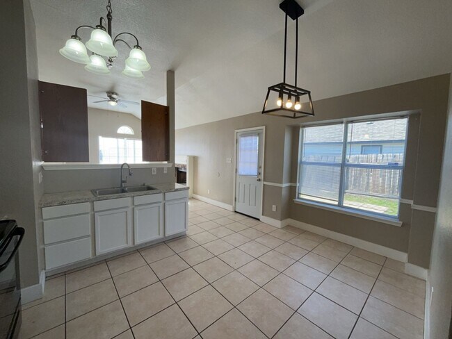 Building Photo - 709 Lisa Ln