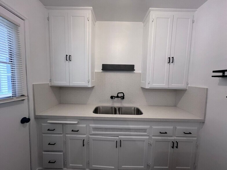 Building Photo - 5279 E The Toledo-2