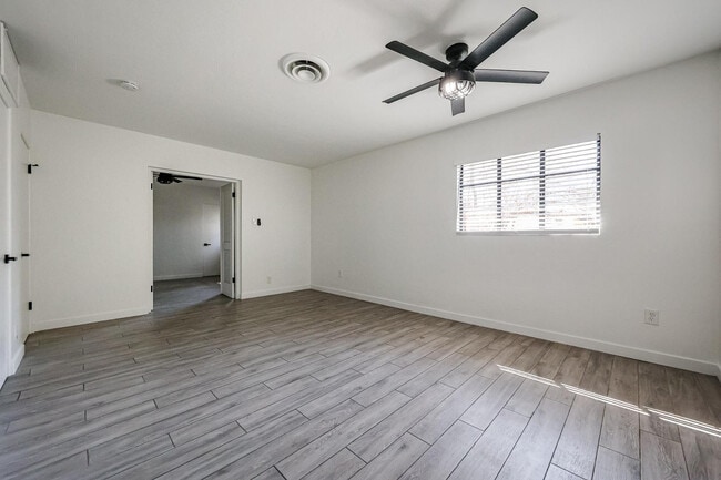 Building Photo - 2816 N 33rd Pl