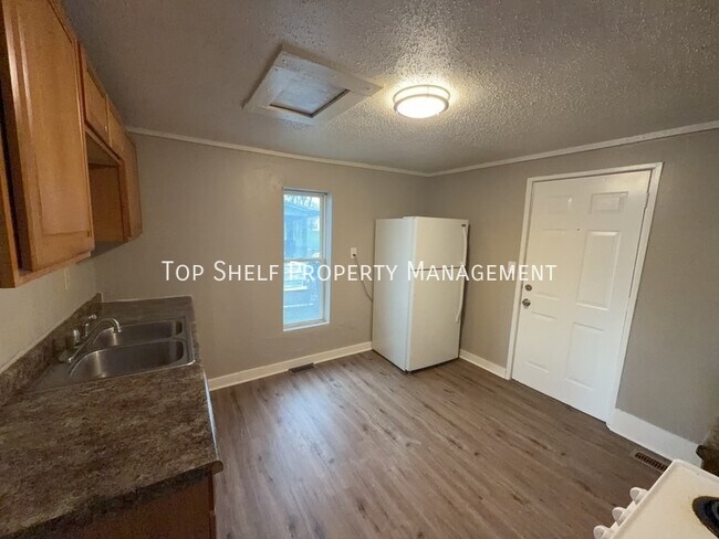 Building Photo - 1713 Lyon St