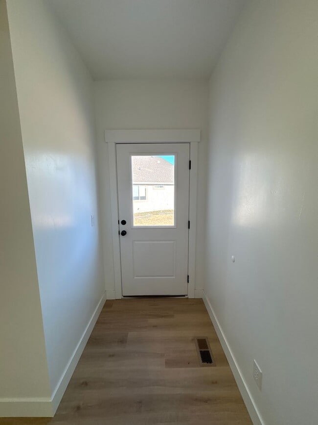 Building Photo - 725 W 350 N