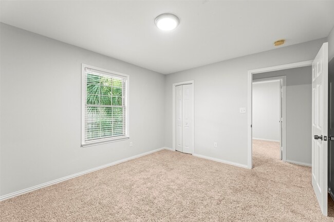 Building Photo - 14115 River Forest Dr
