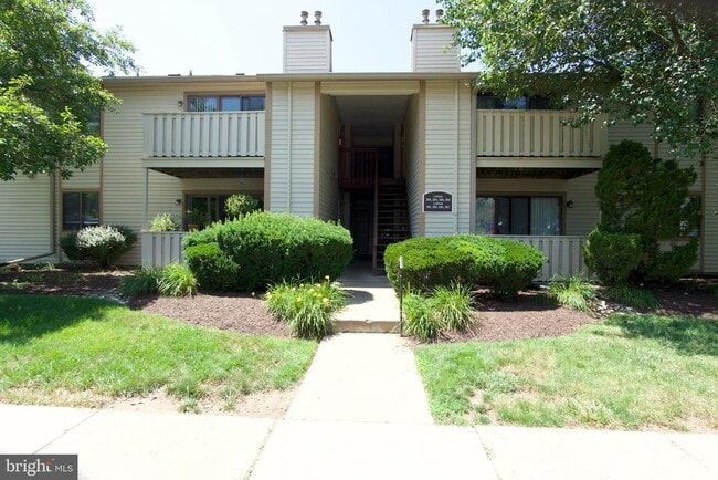 Primary Photo - 206 Hickory Ct