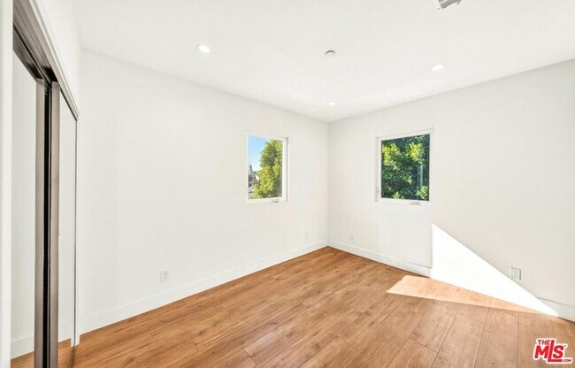 Building Photo - 5641 Riverton Ave