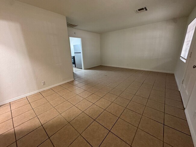 Building Photo - 1109 Hillside Pl
