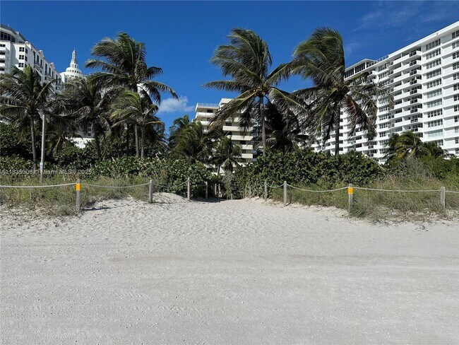Building Photo - 1621 Collins Ave