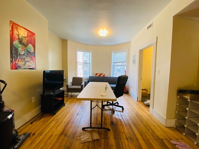 Building Photo - 76 Saint Stephen St