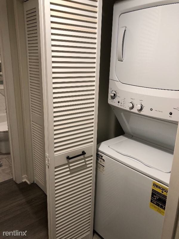 Building Photo - 1823 Michigan Ave