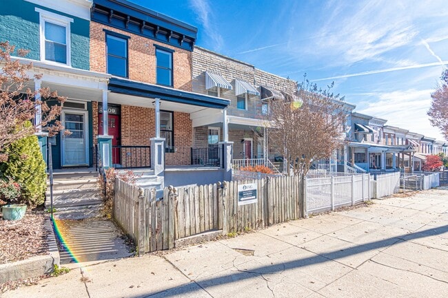 Building Photo - 3509 Chestnut Ave