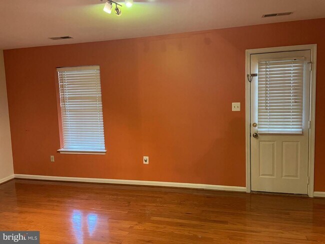 Building Photo - 2463 Clover Field Cir