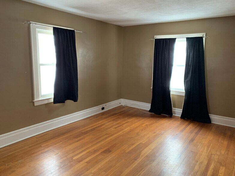 Building Photo - 364 Ravenwood Ave