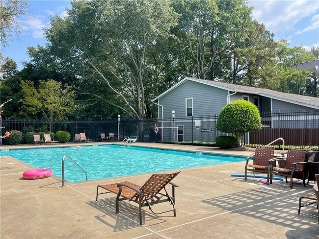 Building Photo - 5014 Meadow Ln