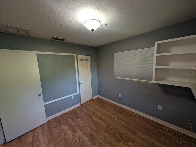 Building Photo - 140 N Briggs Ave