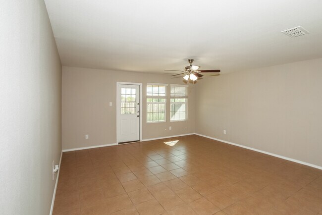 Building Photo - Spacious 3-Bedroom Home