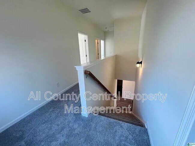 Building Photo - 887 Ridgeway Ave