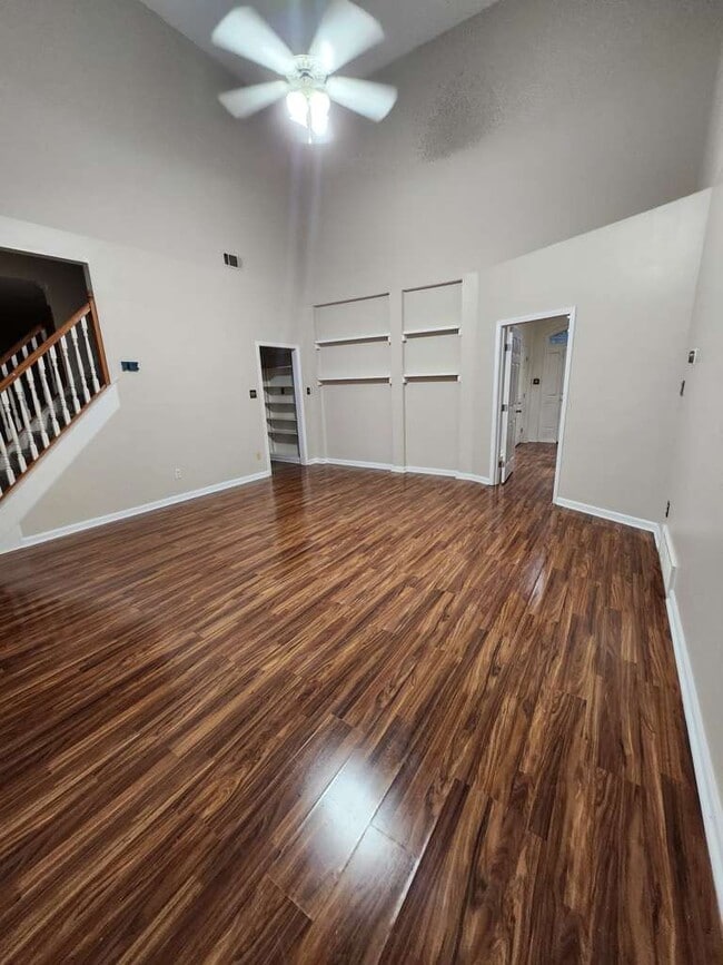 Building Photo - 203 Walnut Gardens Dr