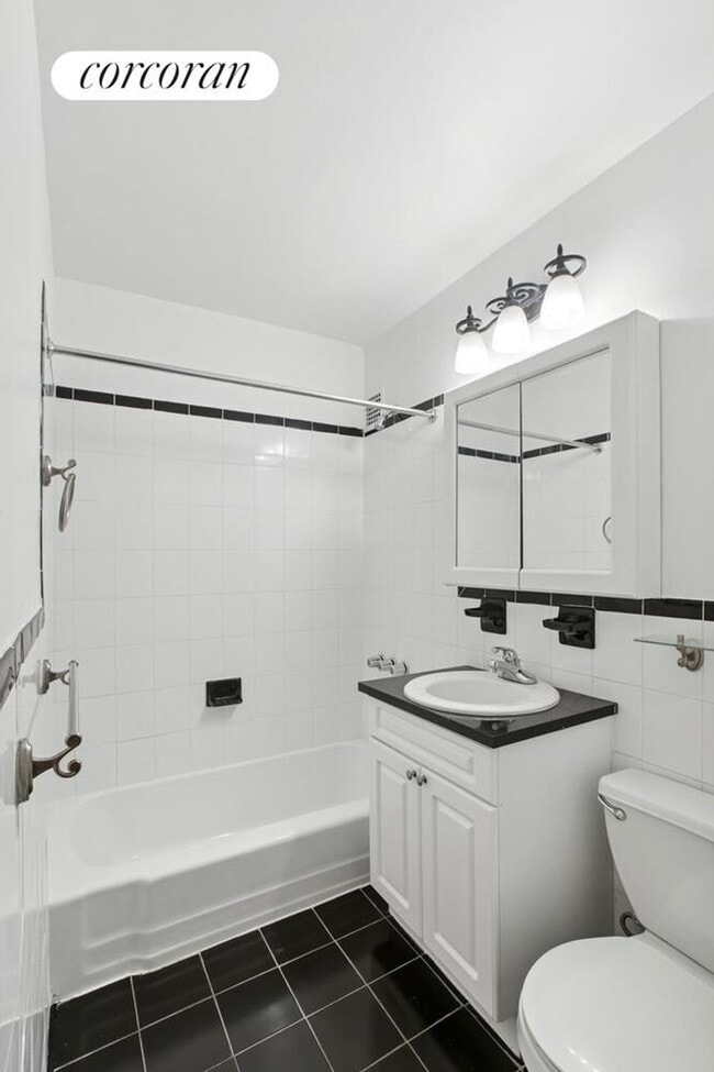 Building Photo - 401 W 56th St