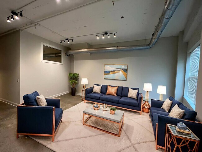 Building Photo - 733 Broadway