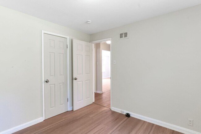 Building Photo - Charming 2BR House in Saint Louis