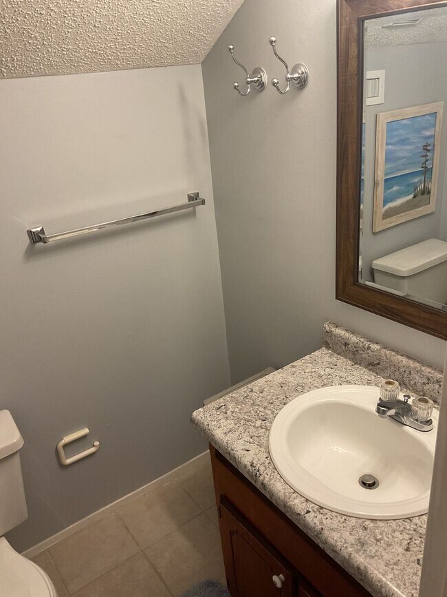 Building Photo - Spacious & Stylish Home in Bluewater Bay!