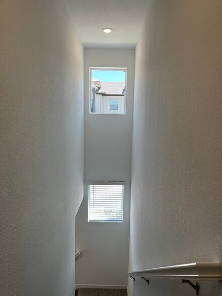 Building Photo - 1910 Rosen Dr