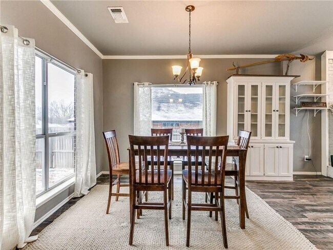 Building Photo - Gorgeous Home Located In Choctaw!!!