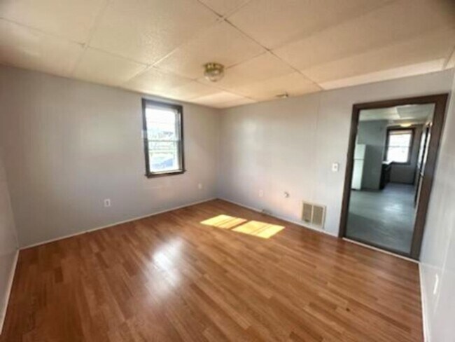 Building Photo - 36 Grape St