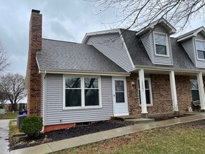 Building Photo - {12901} Spacious Townhome with a 1 car gar...