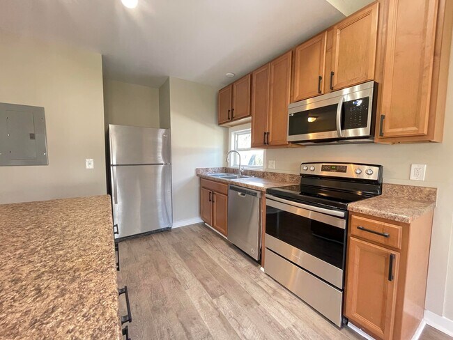 Building Photo - 414 1st Ave