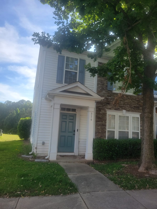Primary Photo - 316 Walnut Woods Dr