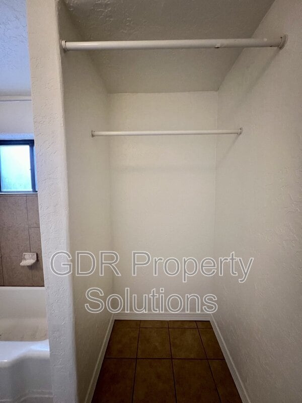 Building Photo - 3529 Ross Ave SE