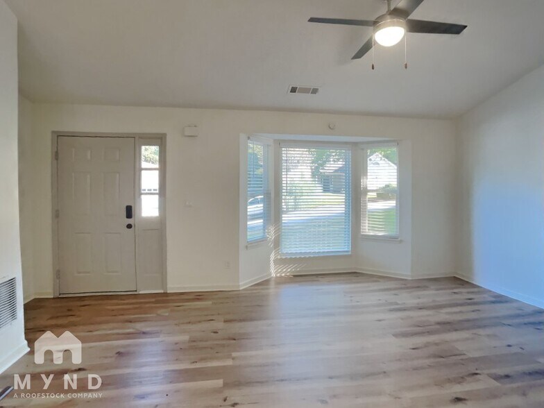 Building Photo - 3221 River Mist Cove
