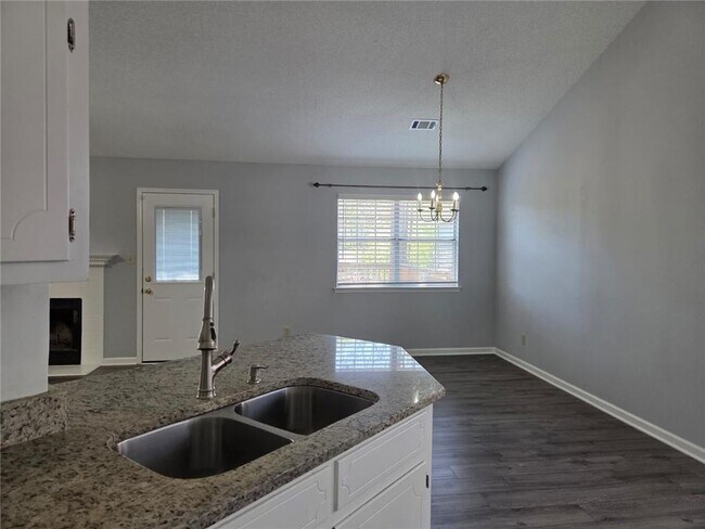 Building Photo - 1155 Riverside Trce