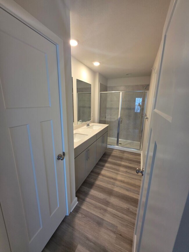 Building Photo - Luxury 4-Bedroom Townhome with Finished Walkout Basement & River Views