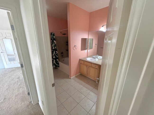 Building Photo - Charming 2BR Condo in Erie