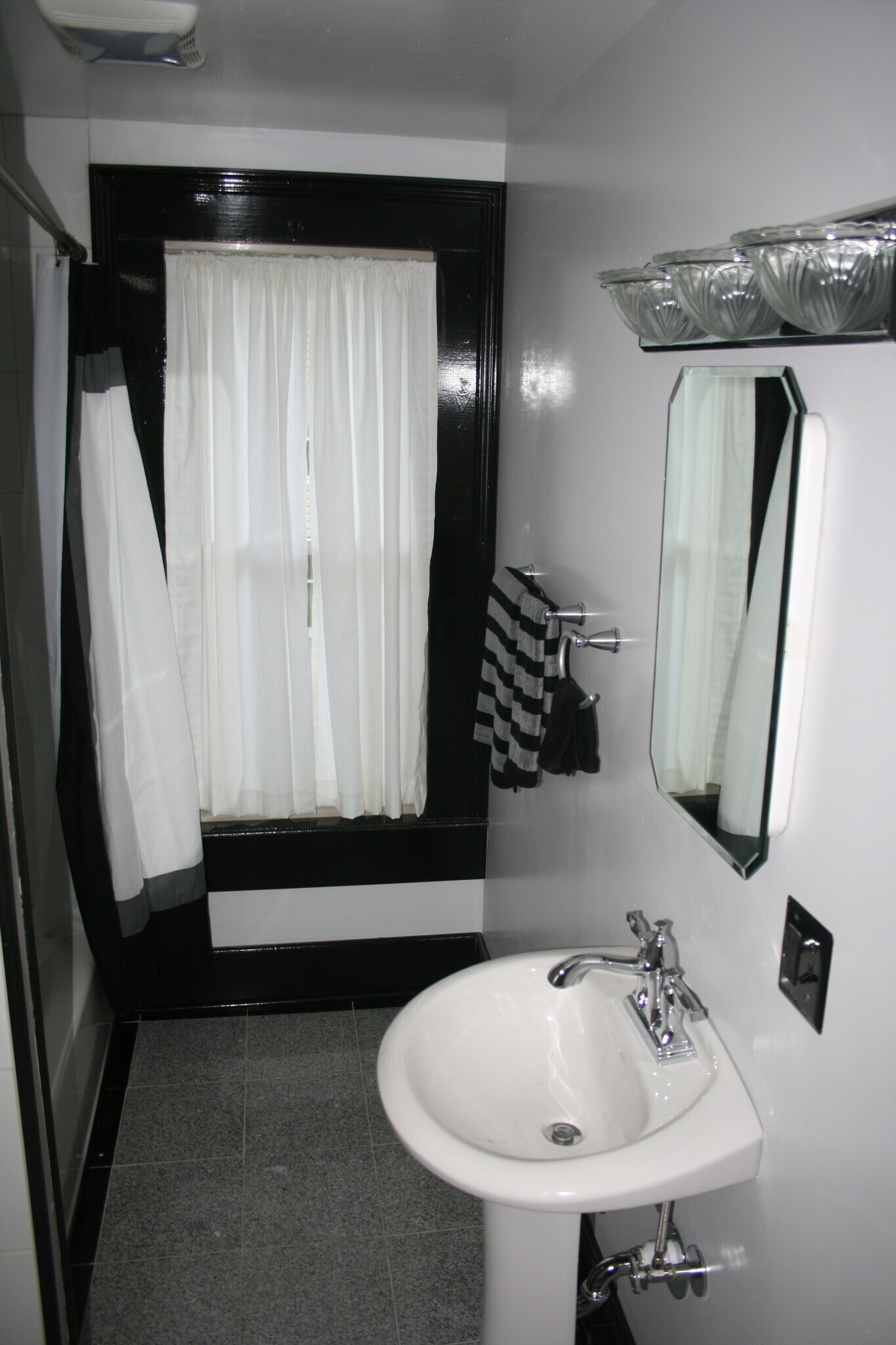 Building Photo - 196 Bristol St