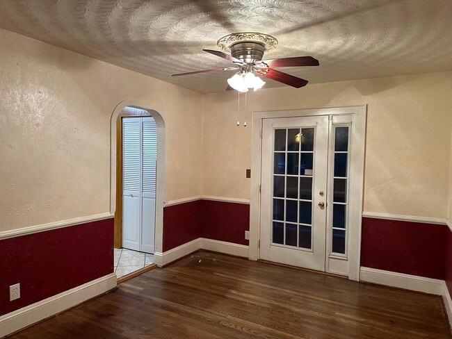 Building Photo - 2 Bedroom Downstairs Duplex in Norfolk