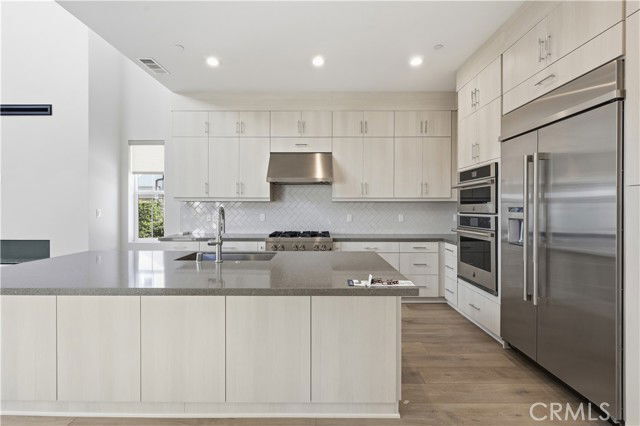 Building Photo - 141 Holliston