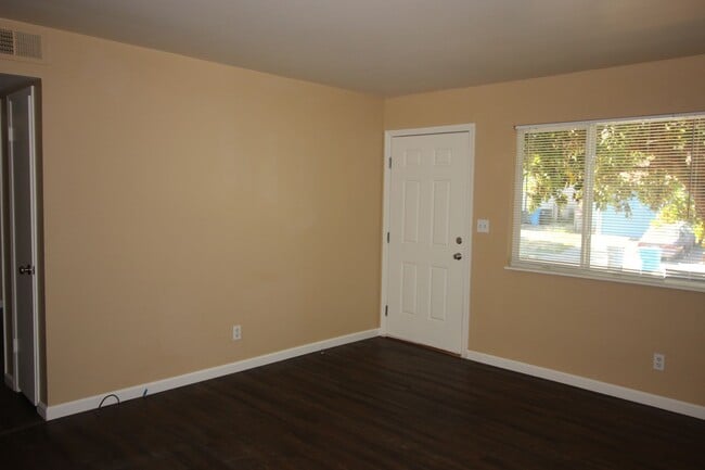 Building Photo - 4441 Yukon Dr