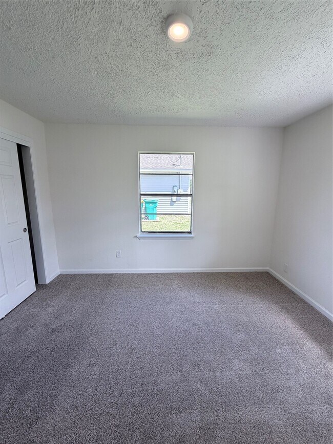 Building Photo - 404 Elaine St