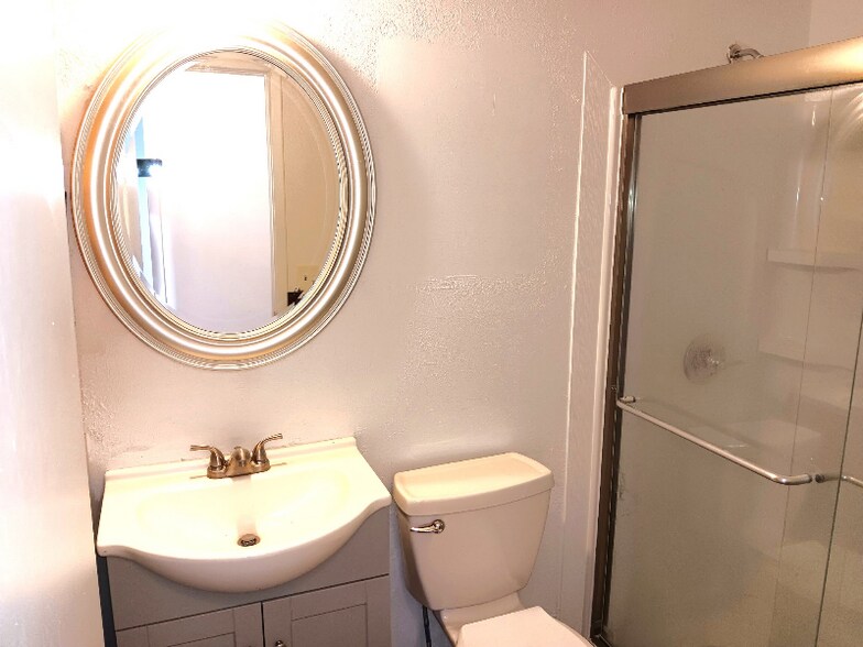 Building Photo - 252 Sanders Rd