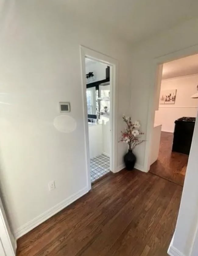 Building Photo - Updated 2-Bed, 1-Bath in Tulsa!