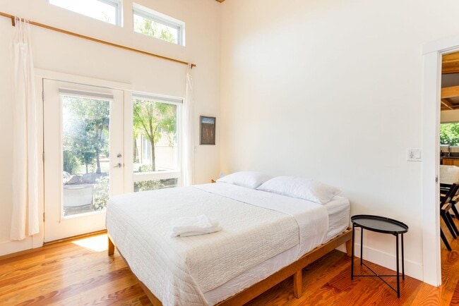 Building Photo - Furnished 2 Bed 2 Bath on Bend's Westside