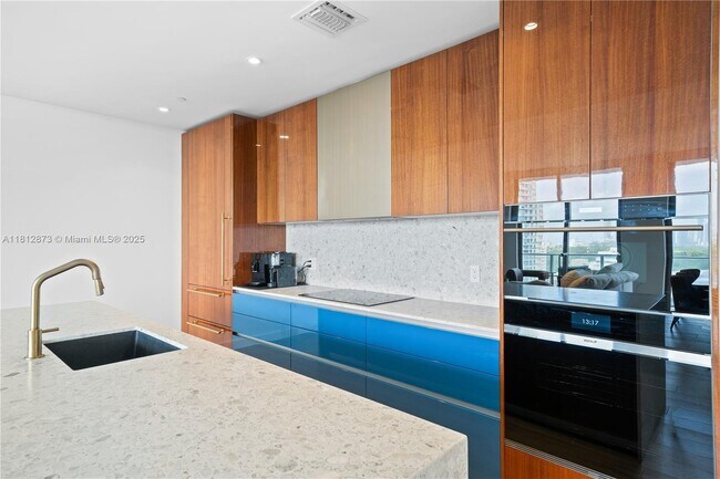 Building Photo - 2678 Tigertail Ave