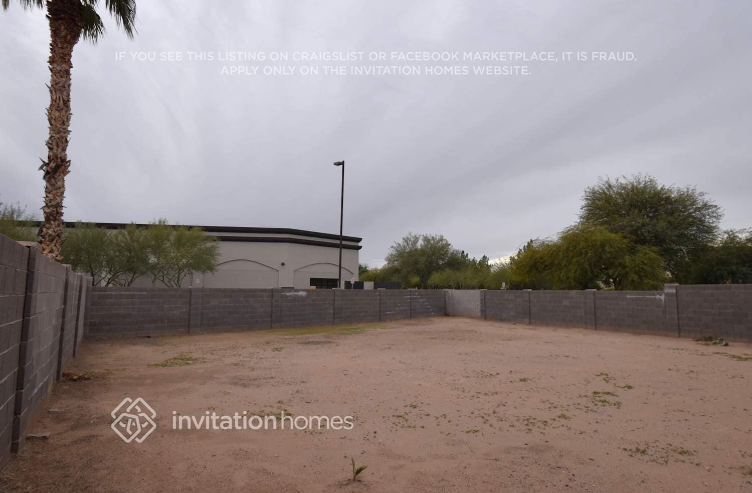 Building Photo - 907 E Morelos St