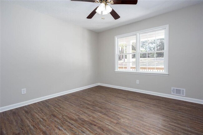 Building Photo - 2099 Scott Rd