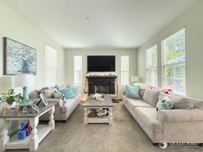 Building Photo - 3 Bedroom Condo for Rent in Ventura!