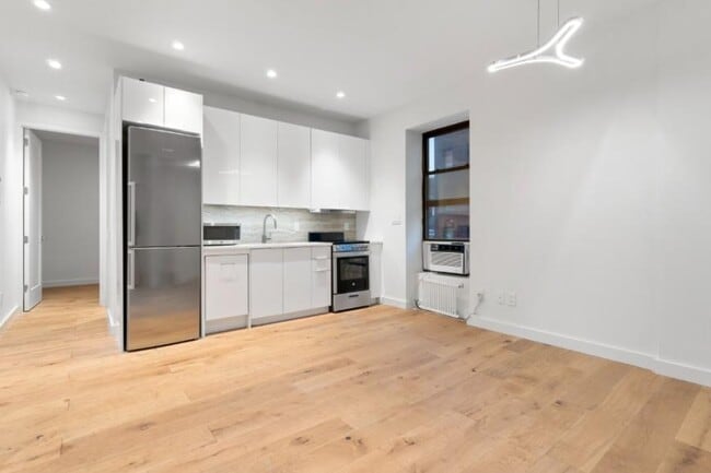 Primary Photo - 3 bedroom in New York NY 10011